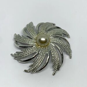 Sarah Coventry Floral Brooch Silver Tone CANADA Faux Pearl